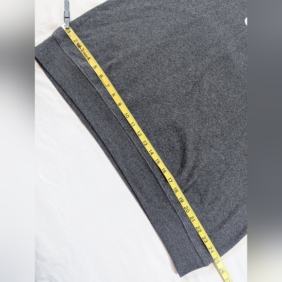 Torrid "Free Shrugs" Sweatshirt (Torrid 0) - Picture 4 of 10